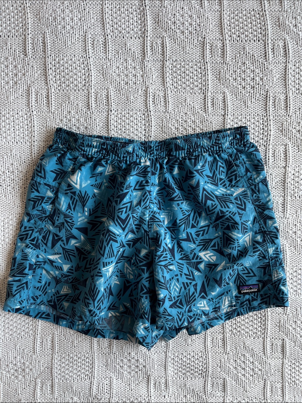 Patagonia® Worn Wear W's Baggies™ Shorts in Azure Geometric Aztec - 5" Sz S - Picture 2 of 12